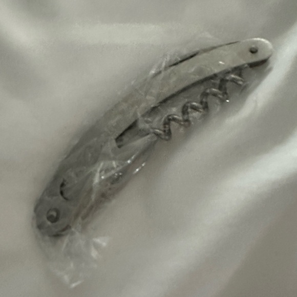 Insulated wine clutch with corkscrew - Picture 2 of 5